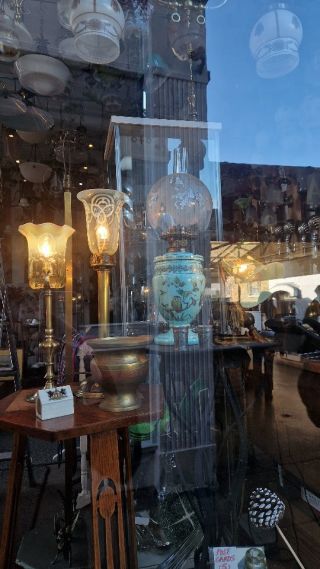 Antique lamps in Islington 😍 
At Turn On Lighting just off Upper Street, at the start of Cadmen Passage!
Follow @Islington_london for more x

#islington_london #islington_storyteller #Islington #antiqueshop #antiqueslondon