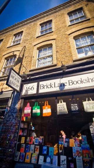 @bricklanebookshop is a perfect find for the spontaneous wanderer 🤩 What is your favourite independent bookshop?

#bookshop #bricklane #Islington #islignton_london #Islington_storyteller